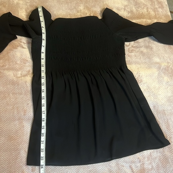 Aritzia Babaton accordion elasticized black top sz M - Picture 6 of 9